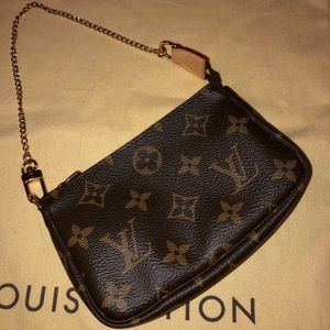 Louis Vuitton mini pochette